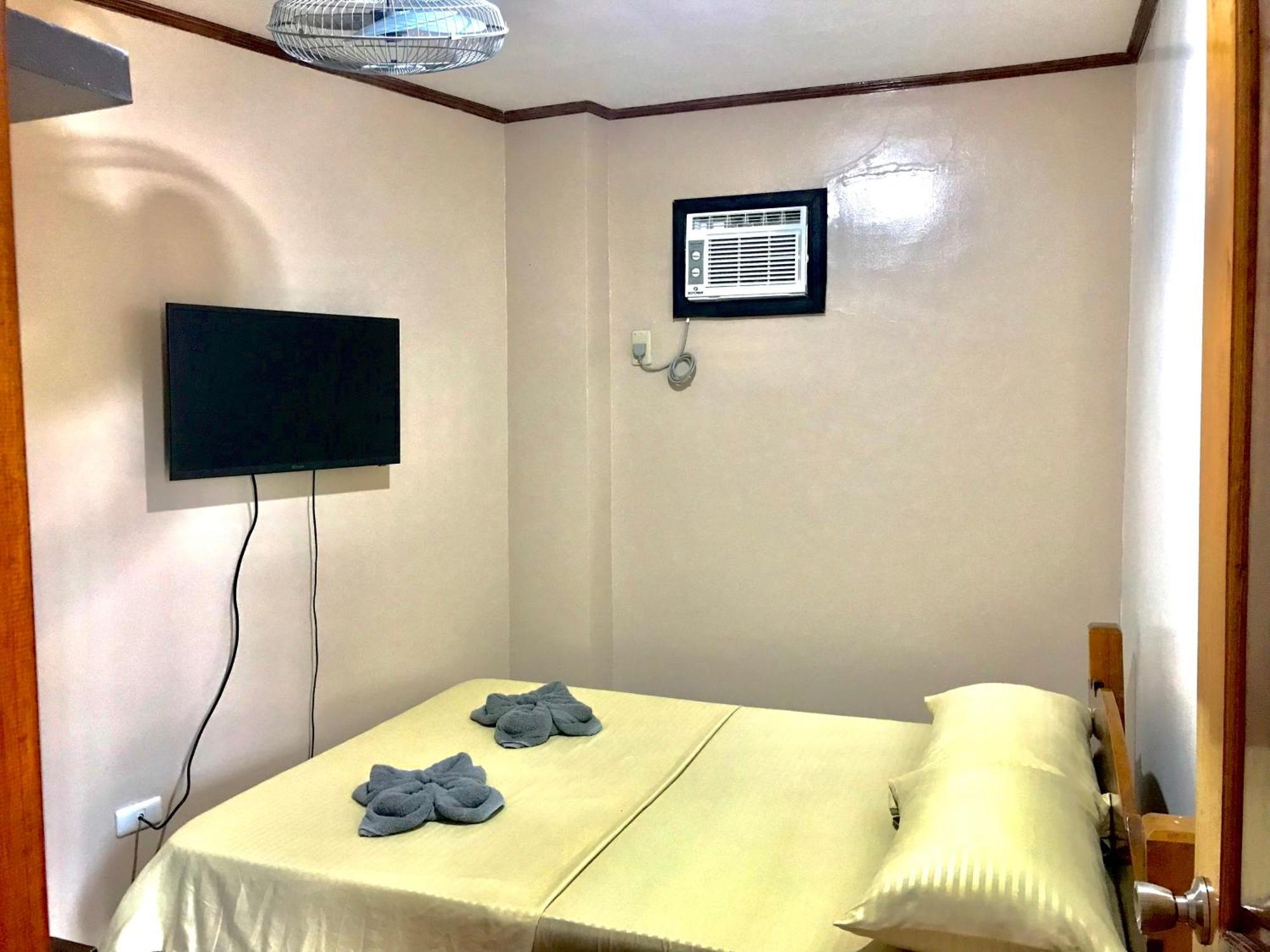 Badladz Staycation Condos Puerto Galera Exterior photo
