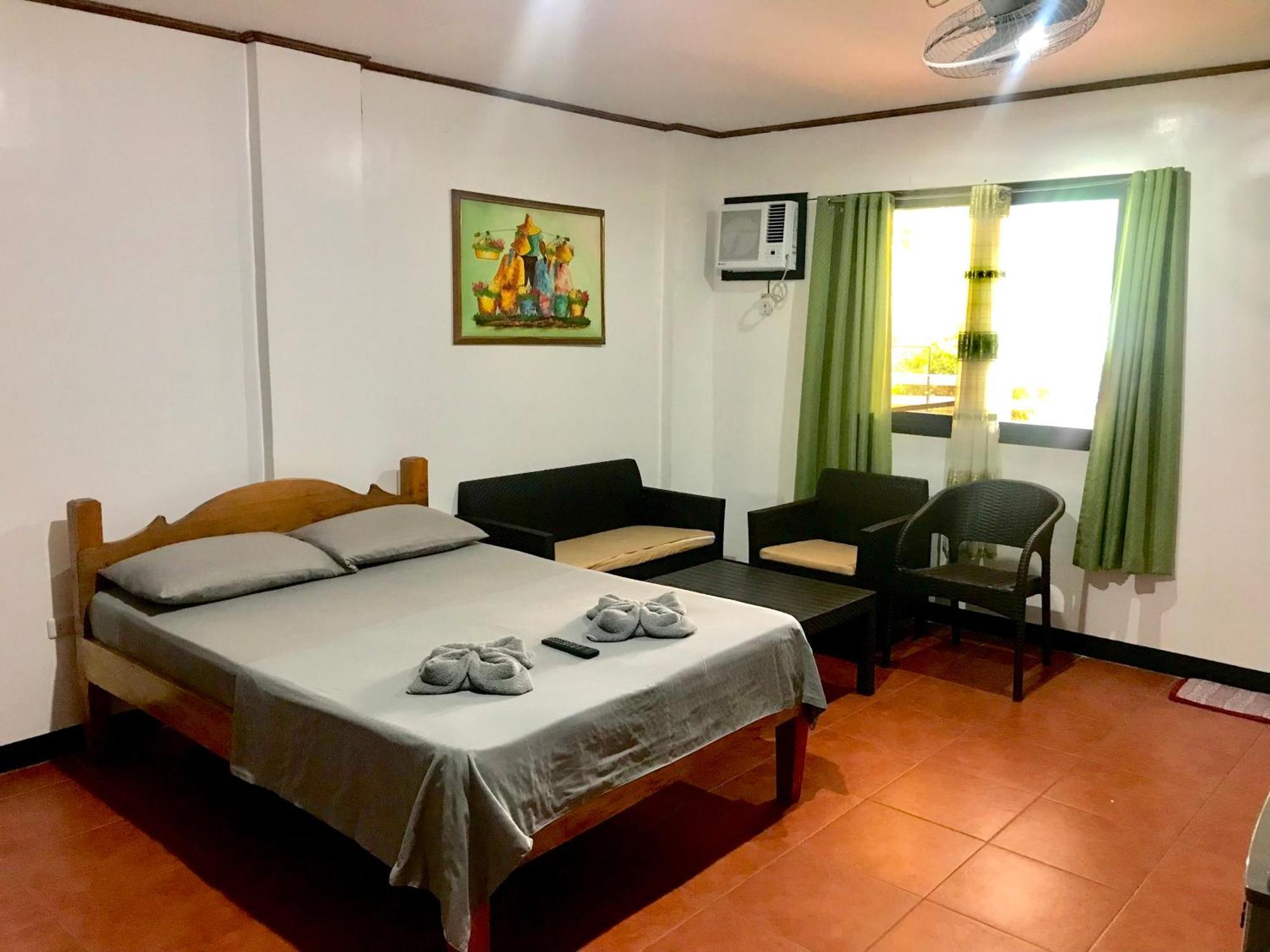 Badladz Staycation Condos Puerto Galera Exterior photo