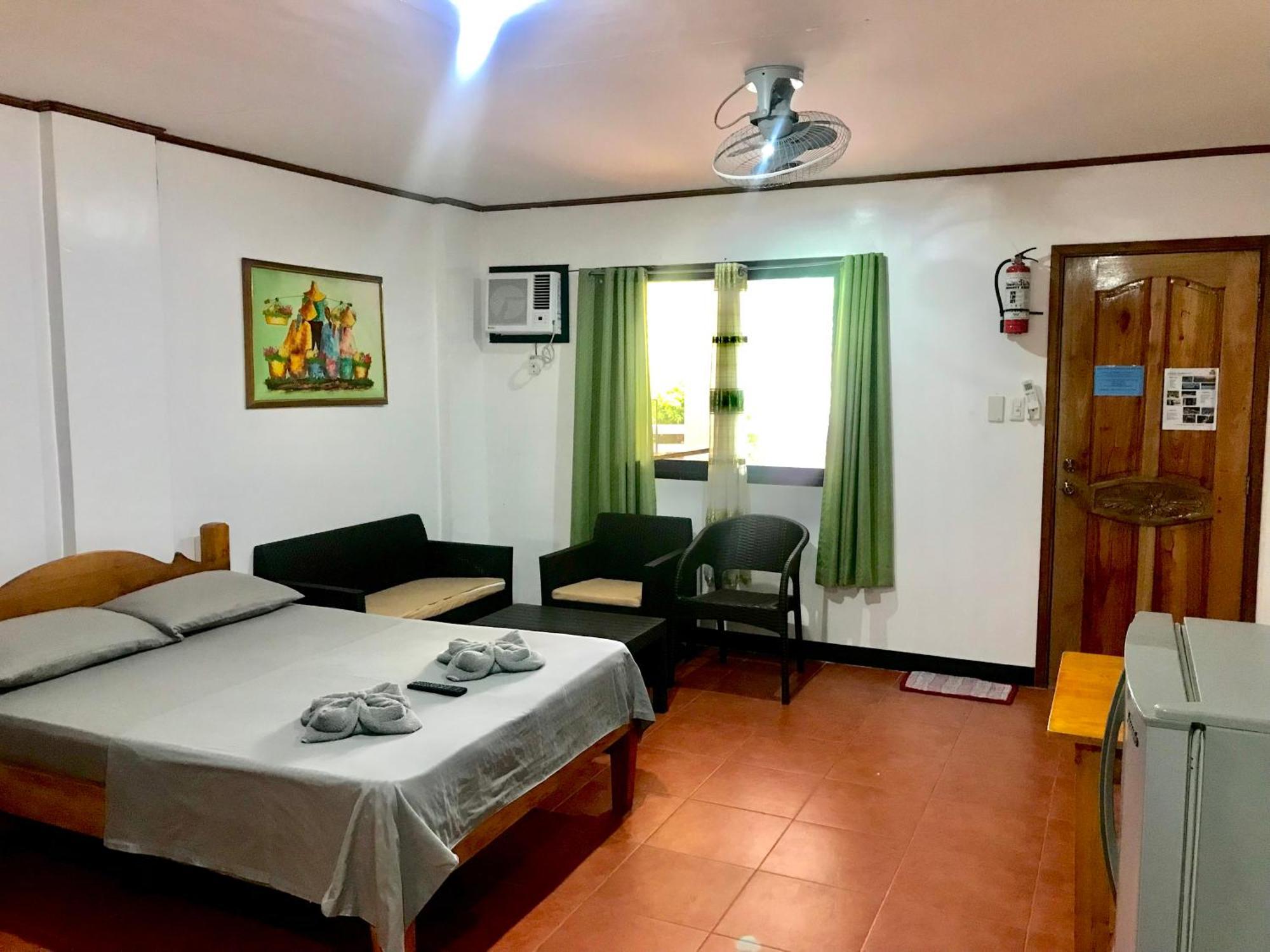Badladz Staycation Condos Puerto Galera Exterior photo