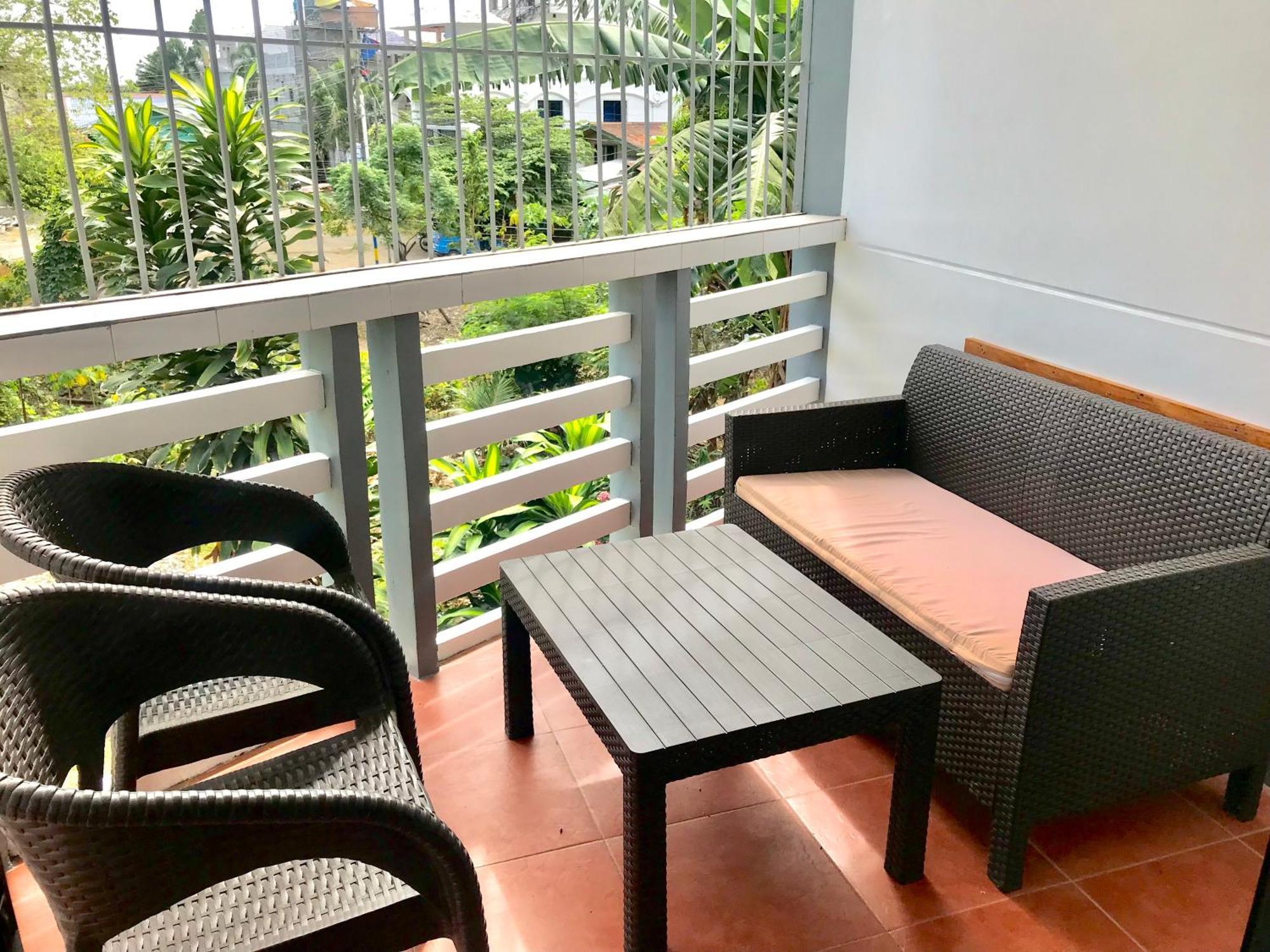 Badladz Staycation Condos Puerto Galera Exterior photo